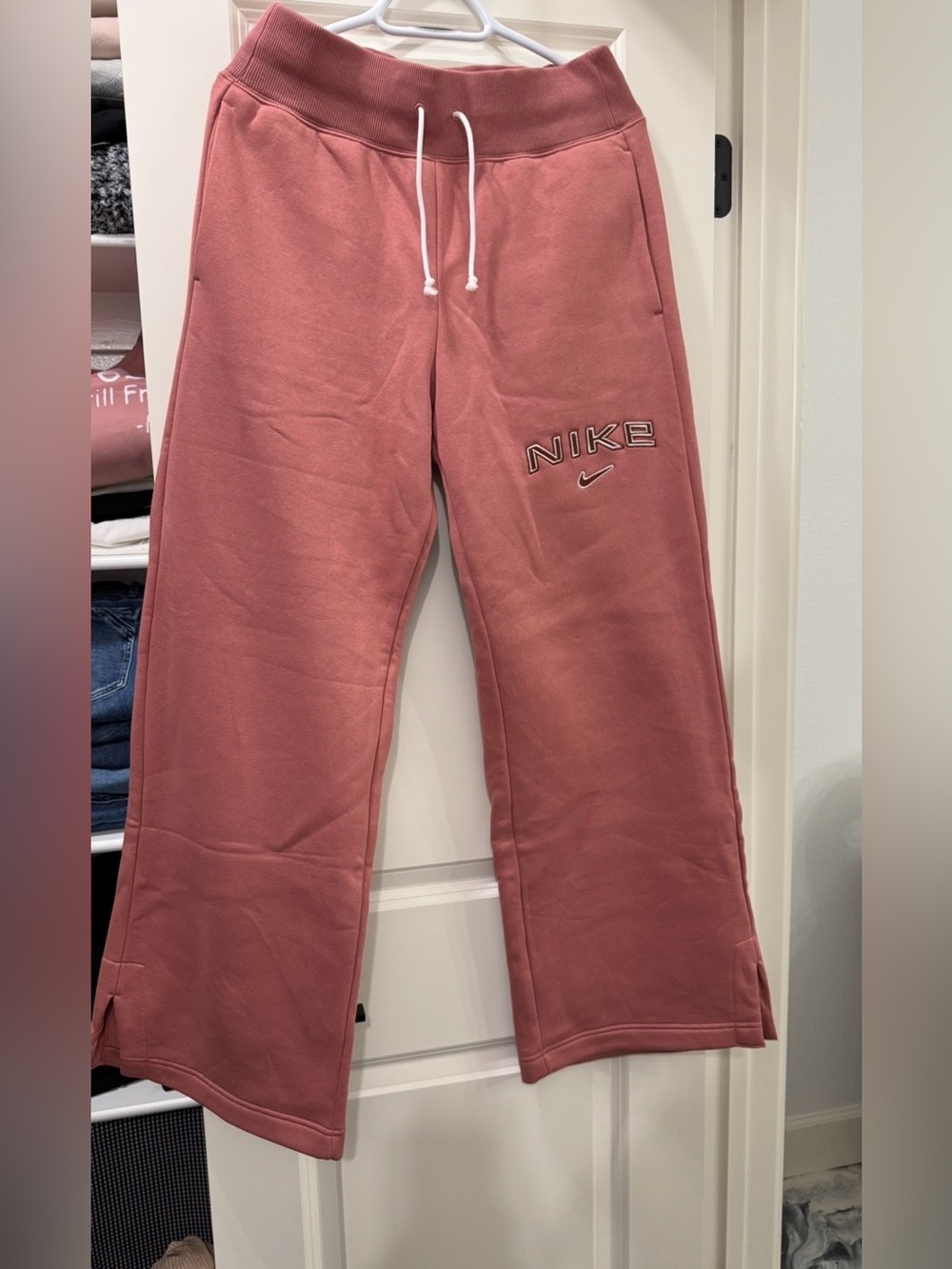 Nike Womens Dusty Rose Standard Fit High Rise Sweatpants - Size M - NWT